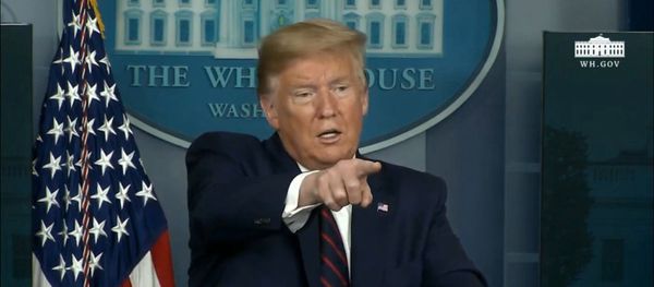 Трамп о российской помощи США: Красивый жест Путина - Sputnik Азербайджан