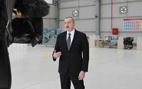 Президент Ильхам Алиев в Сумгайытском химическом промышленном парке - Sputnik Азербайджан