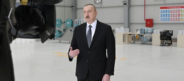Президент Ильхам Алиев в Сумгайытском химическом промышленном парке Президент Ильхам Алиев в Сумгайытском химическом промышленном парке - Sputnik Азербайджан