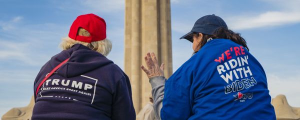 Сторонницы Дональда Трампа и Джо Байдена - Sputnik Азербайджан