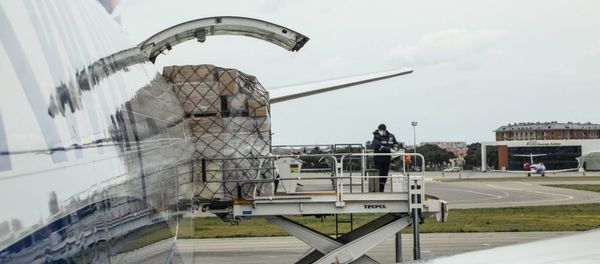 Партия гумпомощи от Джека Ма - Sputnik Азербайджан