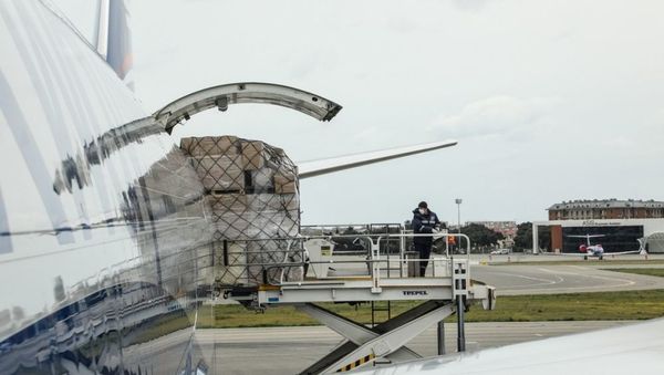 Партия гумпомощи от Джека Ма - Sputnik Азербайджан