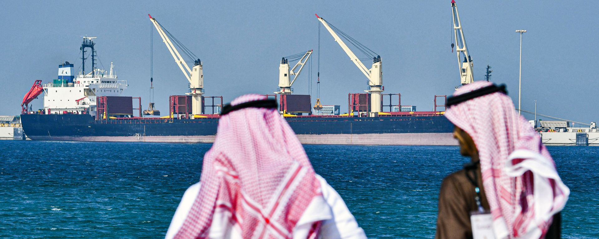 Нефтяной танкер в порту Рас-Эль-Хайр в Саудовской Аравии - Sputnik Азербайджан, 1920, 08.11.2023