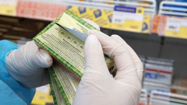 Проверка продукции в магазине, фото из архива - Sputnik Азербайджан