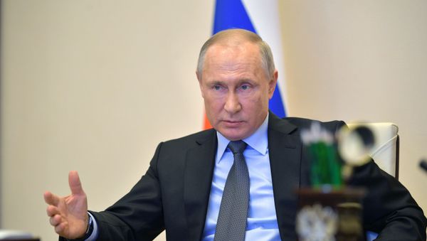 Президент РФ Владимир Путин Президент РФ Владимир Путин - Sputnik Азербайджан