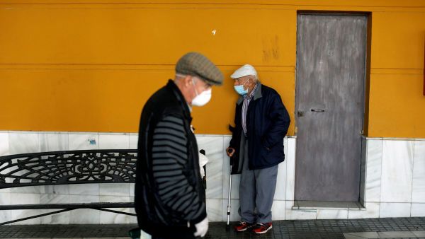 Пожилые люди в масках, фото из архива - Sputnik Азербайджан