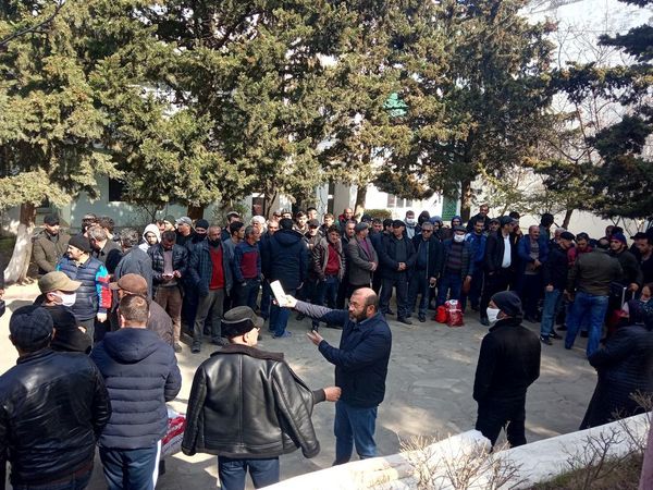 Жилье, еда и сигареты – власти и активисты в РФ помогли азербайджанцам на границе - Sputnik Азербайджан
