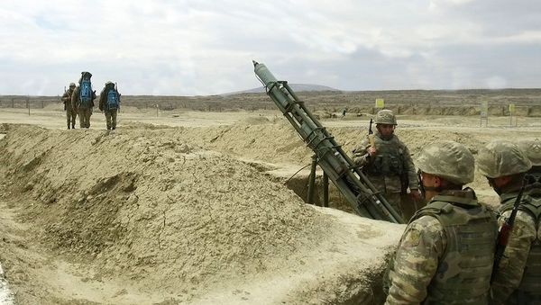 Mühəndis-istehkam bölmələri ilə taktiki-xüsusi məşqlər - Sputnik Азербайджан