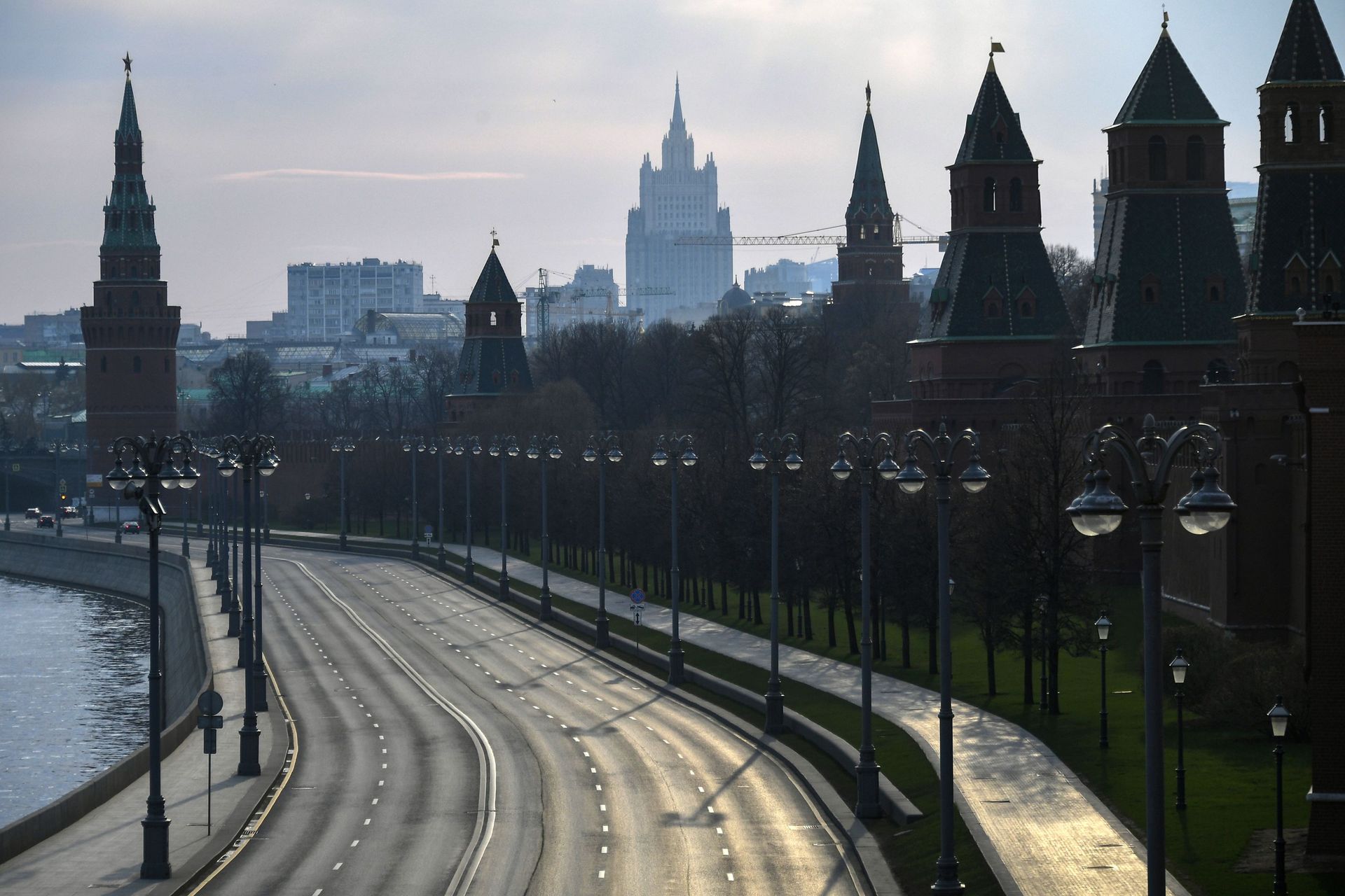 Вид на Кремлевскую набережную с Большого Москворецкого моста, фото из архива - Sputnik Азербайджан, 1920, 10.12.2023