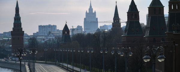 Вид на Кремлевскую набережную с Большого Москворецкого моста, фото из архива - Sputnik Азербайджан
