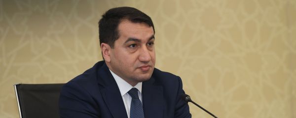 Помощник Президента Азербайджана - заведующий отделом по вопросам внешней политики Хикмет Гаджиев Помощник Президента Азербайджана - заведующий отделом по вопросам внешней политики Хикмет Гаджиев - Sputnik Азербайджан