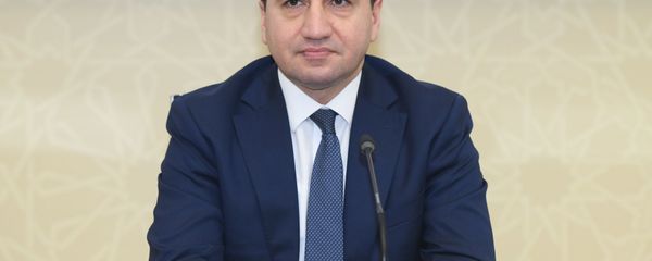 Помощник Президента Азербайджана - заведующий отделом по вопросам внешней политики Хикмет Гаджиев - Sputnik Азербайджан