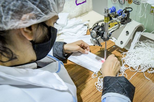 Предприятие по производству медицинских масок в Сумгайытском химическом промышленном парке - Sputnik Азербайджан