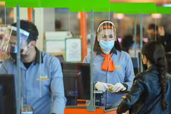 Работа супермаркета в период карантинного режима - Sputnik Азербайджан