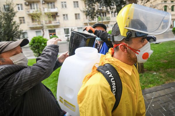 Дезинфекционные работы на улицах Баку - Sputnik Азербайджан