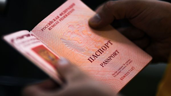Сотрудник с паспортом РФ - Sputnik Азербайджан