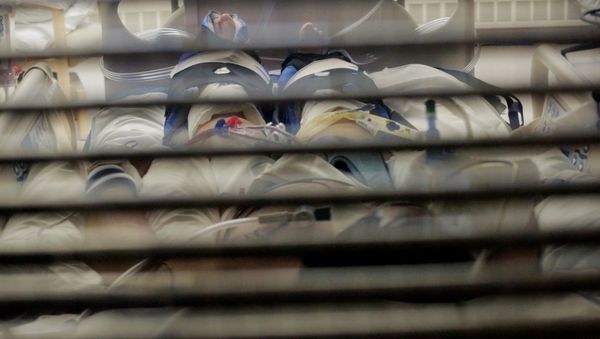 Пациент с COVİD-19 в отделение реанимации и интенсивной терапии, фото из архива - Sputnik Азербайджан