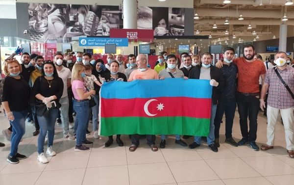 Граждане Азербайджана, возвращающиеся из ОАЭ Граждане Азербайджана, возвращающиеся из ОАЭ - Sputnik Азербайджан