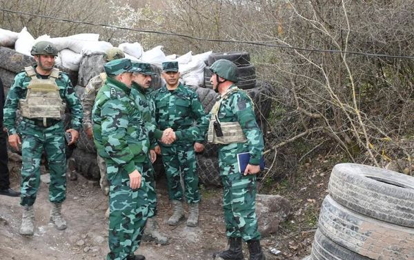 Заведующий отделом по военным вопросам Администрации генерал-полковник Магеррам Алиев и начальник Госпогранслужбы Эльчин Гулиев - Sputnik Азербайджан
