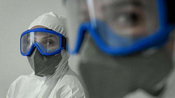 Bakıda tibb işçisi  - Sputnik Азербайджан