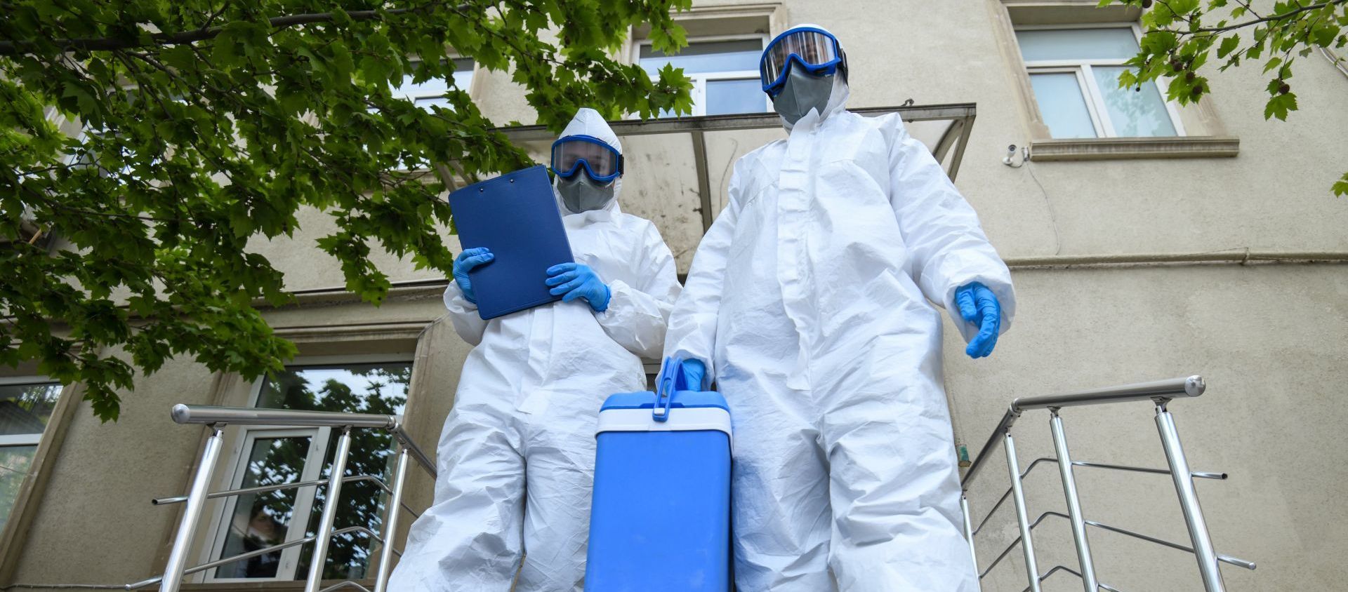 Koronavirus testi aparan tibb işçisi  - Sputnik Азербайджан, 1920, 13.04.2021