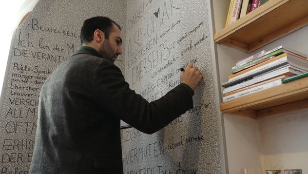 Изучить язык, сидя дома на карантине – креативный способ от азербайджанца - Sputnik Азербайджан