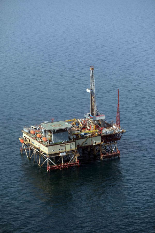 SOCAR приступила к бурению новой скважины на собственном месторождении - Sputnik Азербайджан