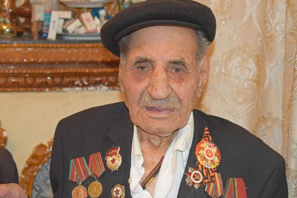 Сыны Азербайджана героически сражались в годы ВОВ - 99-летний ветеран - Sputnik Азербайджан