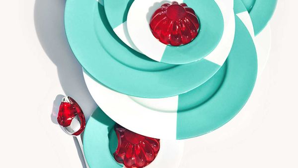 Сидим дома с комфортом: новые семейные предметы Tiffany & Co - Sputnik Азербайджан