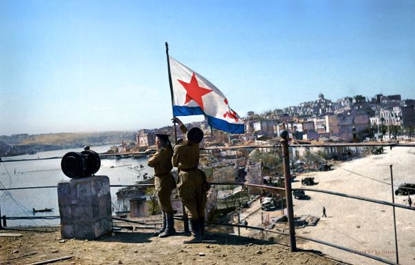 Водружение флага Победы на водной станции, 1944 год  - Sputnik Азербайджан