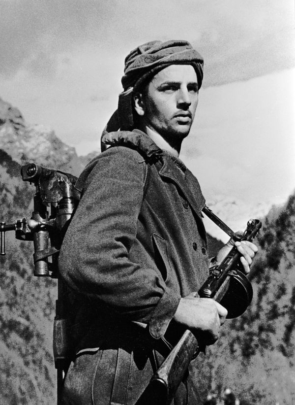 Солдат-абхазец в горах Кавказа, 1942 год - Sputnik Азербайджан