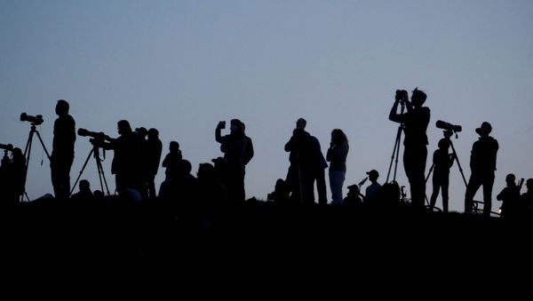 Силуэты представителей СМИ, фото из архива - Sputnik Азербайджан