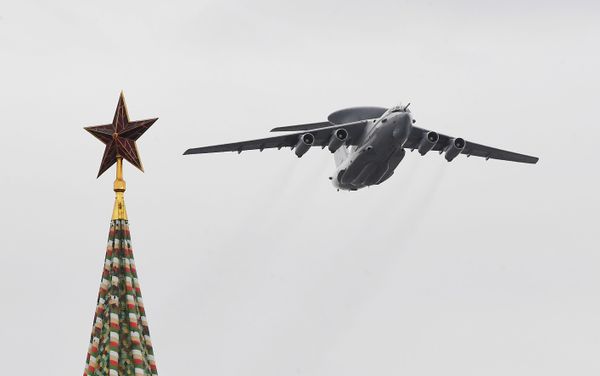 Авиационный комплекс дальнего радиолокационного обнаружения А-50 на воздушном параде Победы в Москве - Sputnik Азербайджан
