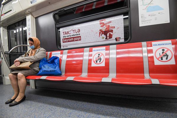 Bakı metrosunda maska rejimi Bakı metrosunda maska rejimi - Sputnik Азербайджан