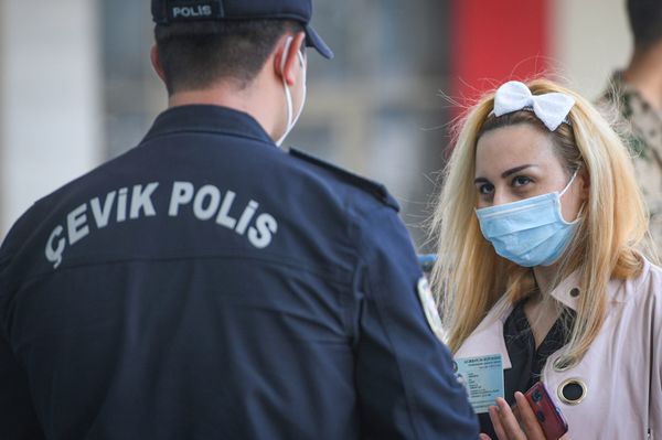 Bakı metrosunda maska rejimi Bakı metrosunda maska rejimi - Sputnik Азербайджан