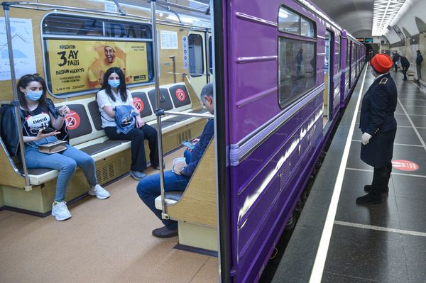 Bakı metrosunda maska rejimi Bakı metrosunda maska rejimi - Sputnik Азербайджан