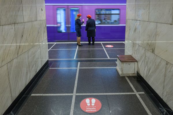 Bakı metrosunda maska rejimi Bakı metrosunda maska rejimi - Sputnik Азербайджан