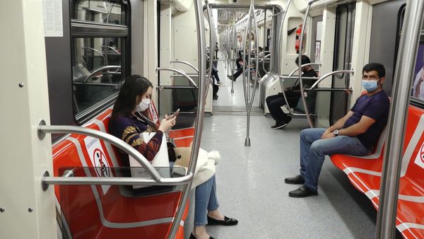 Осторожно, двери могут закрыться: как работает бакинское метро после карантина - Sputnik Азербайджан