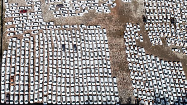 Автомобили на стоянке, фото из архива - Sputnik Азербайджан