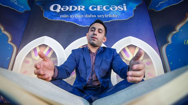 Чтение Корана в Ночь Лейлят аль-Гадр (Ночь Предопределения) в мечете Фатмаи Захра - Sputnik Азербайджан