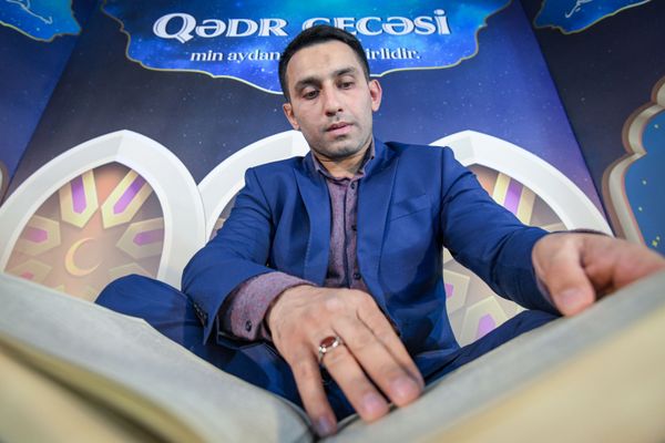 Чтение Корана в Ночь Лейлят аль-Гадр (Ночь Предопределения) в мечете Фатмаи Захра - Sputnik Азербайджан