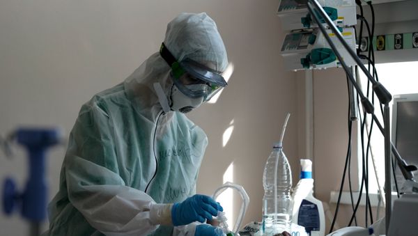 Работа медиков с больными COVID-19 в больнице Работа медиков с больными COVID-19 в больнице - Sputnik Азербайджан