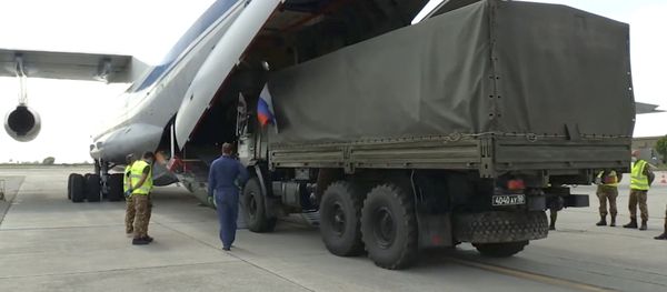 Российские военные специалисты возвращаются на родину из Италии  - Sputnik Азербайджан