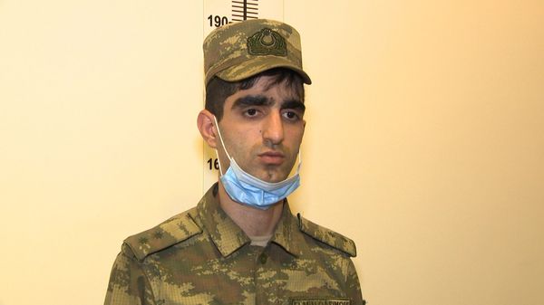 Нарушитель карантина в Баку пытался прикрыться фальшивыми офицерскими погонами - фото - Sputnik Азербайджан