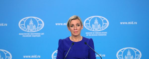 Официальный представитель Министерства иностранных дел России Мария Захарова во время брифинга в Москве - Sputnik Азербайджан