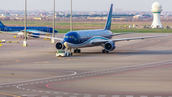 Пассажирский самолет AZAL, фото из архива - Sputnik Азербайджан