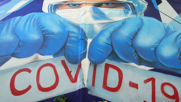 Граффити в поддержку медиков в борьбе с COVID-19, фото из архива - Sputnik Азербайджан