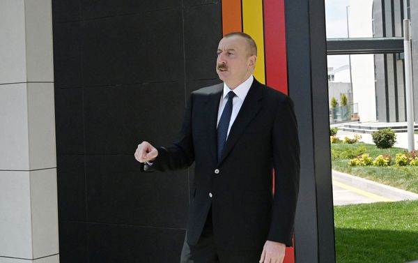 Президент Азербайджана Ильхам Алиев и первая леди Мехрибан Алиева приняли участие в открытии Центра DOST №3 - Sputnik Азербайджан