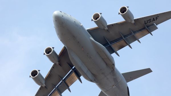 Грузовой самолет C-17 Globemaster  - Sputnik Азербайджан