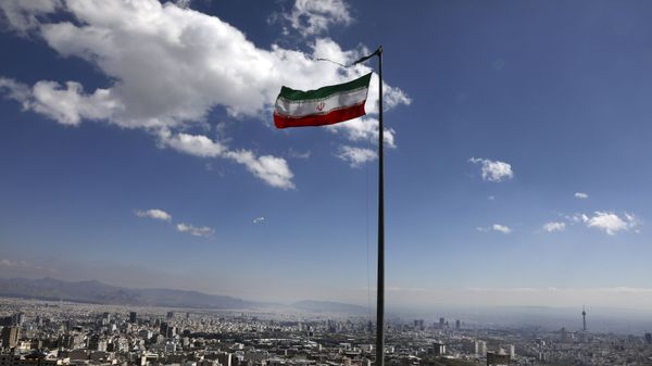 Государственный флаг Ирана в Тегеране, фото из архива - Sputnik Азербайджан